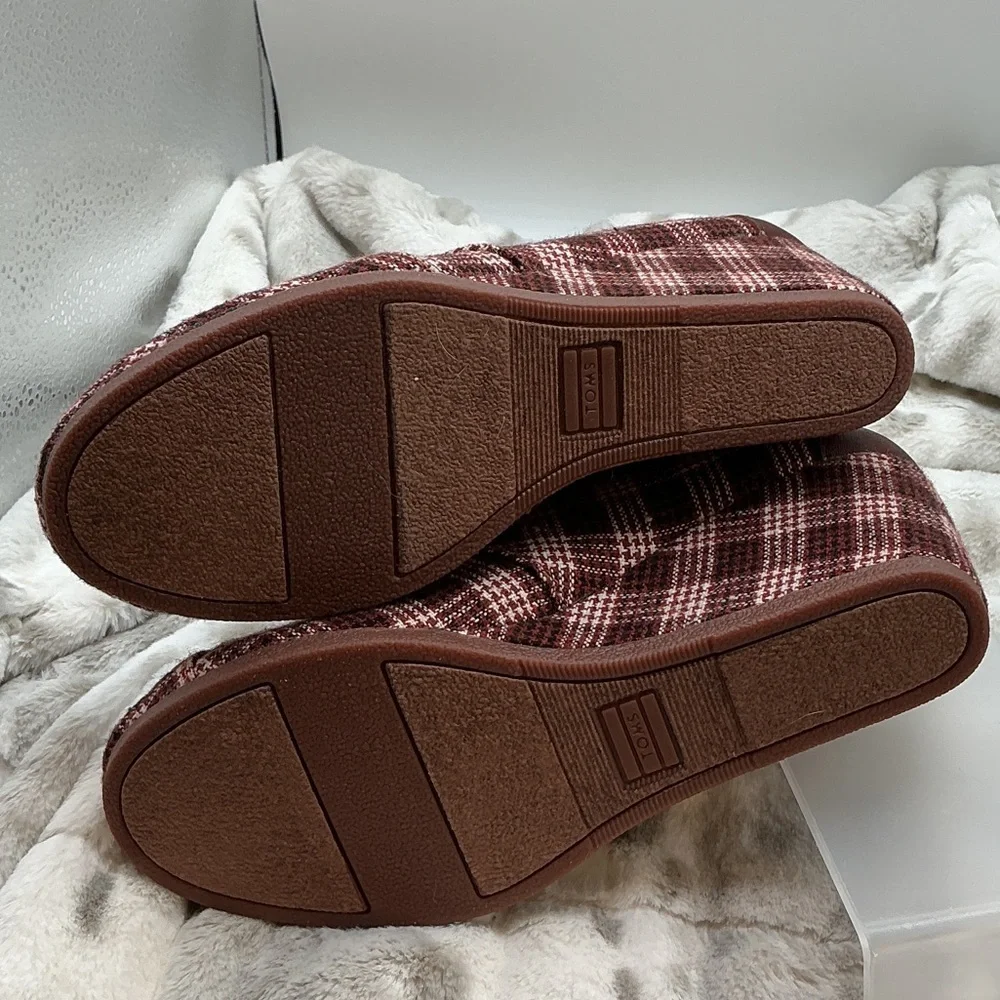 Toms smoke burgundy box